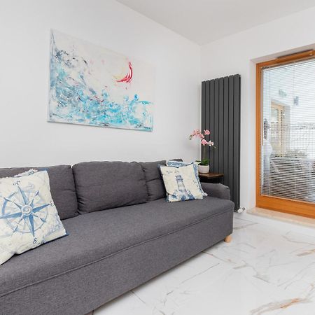 Batorego 7 Apartament With Terrace & Parking Downtown Gdynia By Renters المظهر الخارجي الصورة