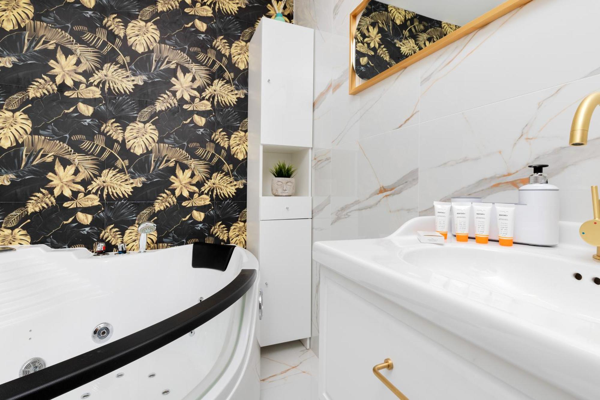 Batorego 7 Apartament With Terrace & Parking Downtown Gdynia By Renters المظهر الخارجي الصورة